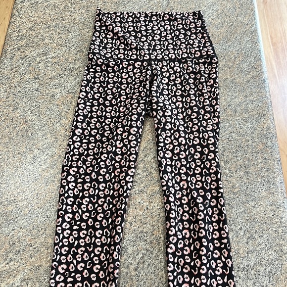 Emily Hsu Designs leggings & sports bra. Leggings size xs Sports bra, size s. - Picture 3 of 11